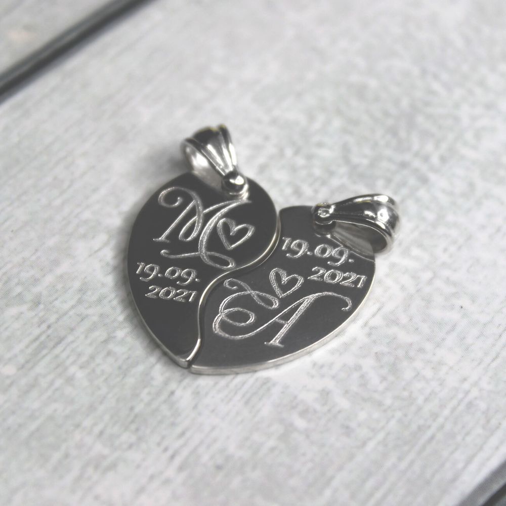 Серебряные парные кулоны Половинки с именами с гравировкой на заказ