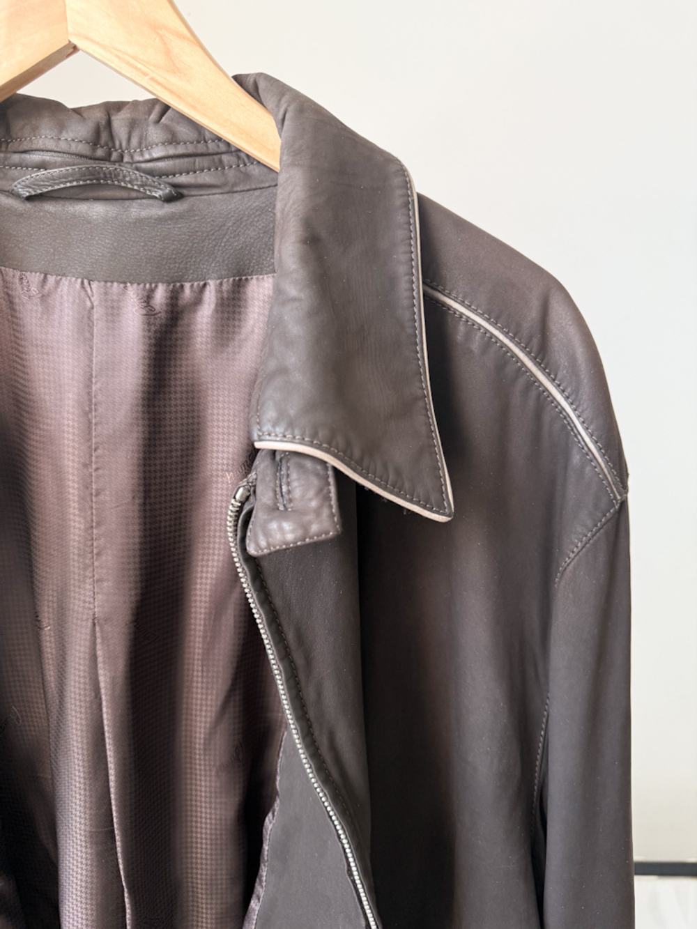 Кожаная куртка Brioni, L-XL