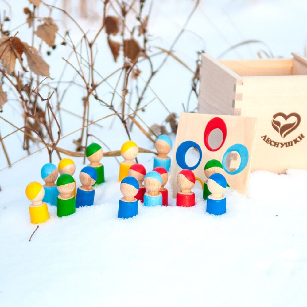 Счетный материал Разноцветные человечки в коробочке сортере