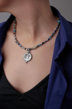 Mosaic Колье серебряно-голубое c подвеской серебряная монета арт.2500