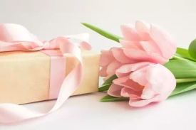 Как красиво упаковать подарок на 8 марта: идеи от флористов Южно-Сахалинска