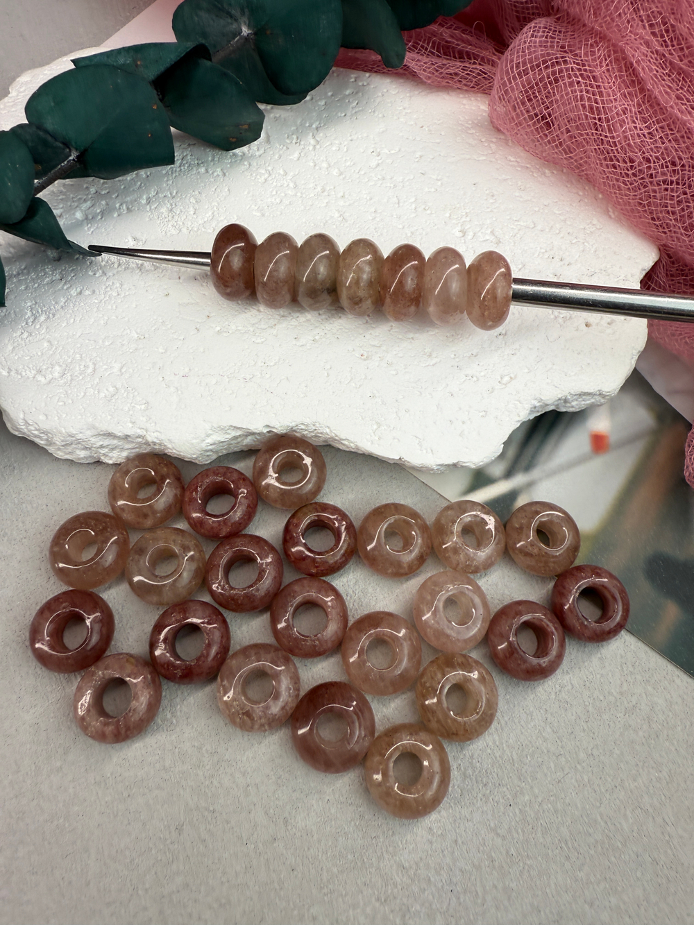 Подвеска бублик из клубничного кварца 14*8 мм, 2 штуки