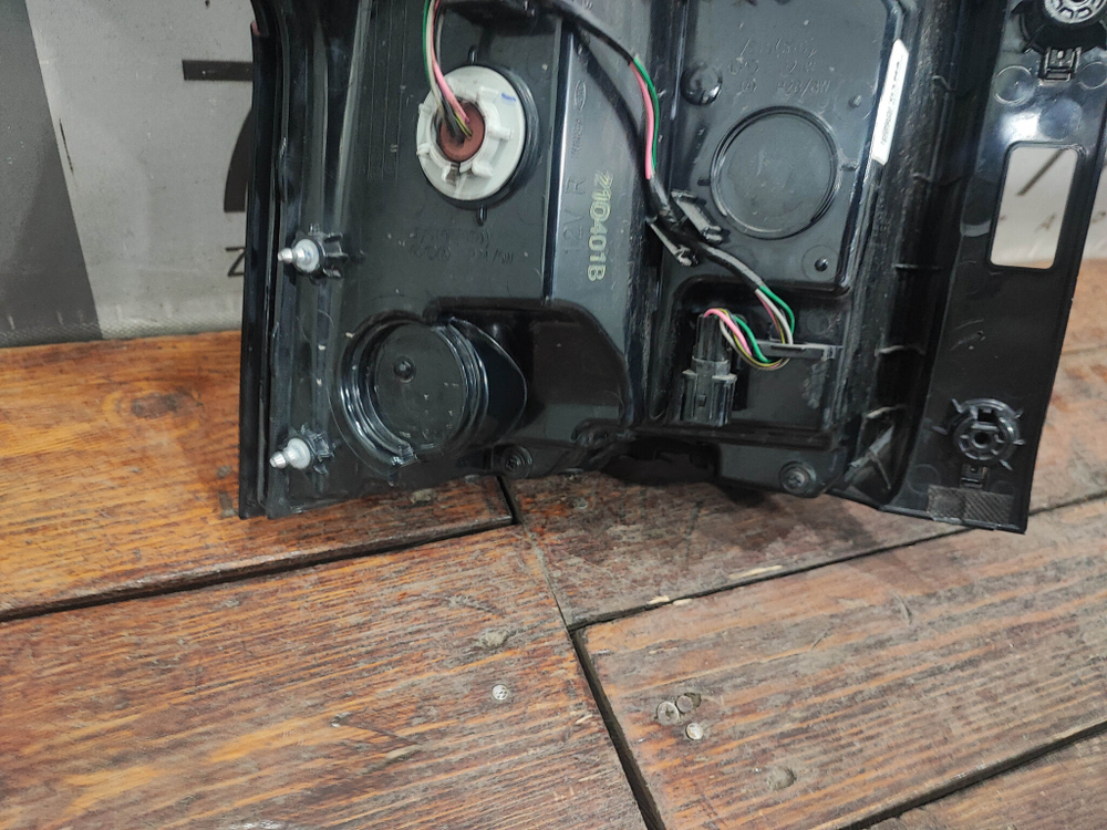 Фонарь задний правый Kia Sorento 4 (MQ4) 20-нв Б/У Оригинал 92402P2100