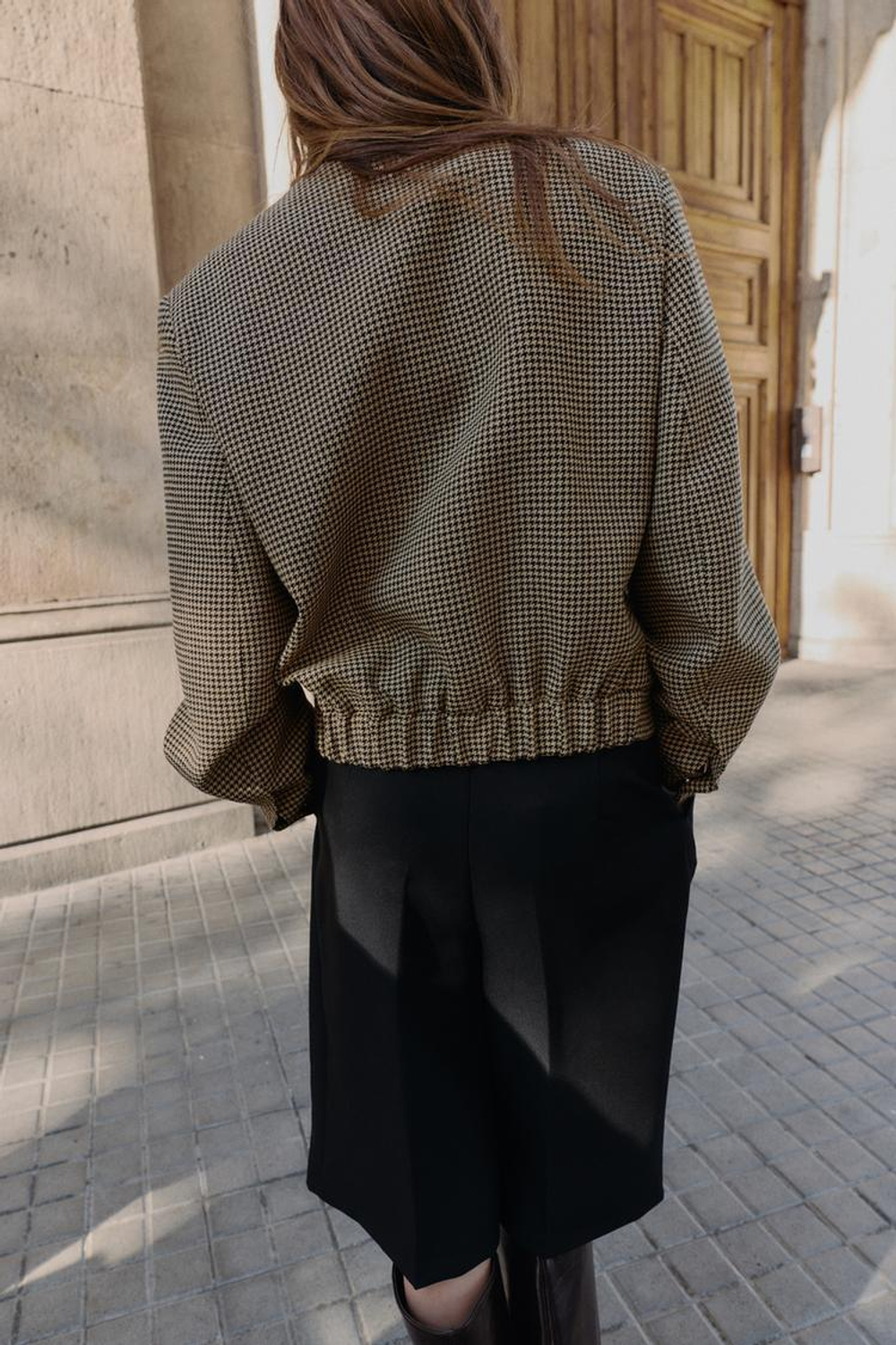 ZARA БОМБЕР В ГУСИНУЮ ЛАПКУ С ПОДПЛЕЧНИКАМИ, ЧЕРНЫЙ/КОРИЧНЕВЫЙ