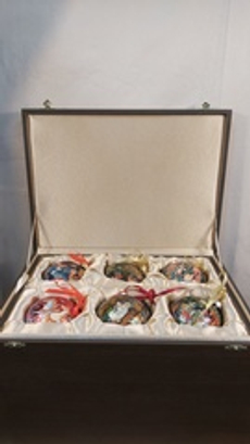 Футляр подарочный/ для хранения из шпона венге  для 12 елочных шаров