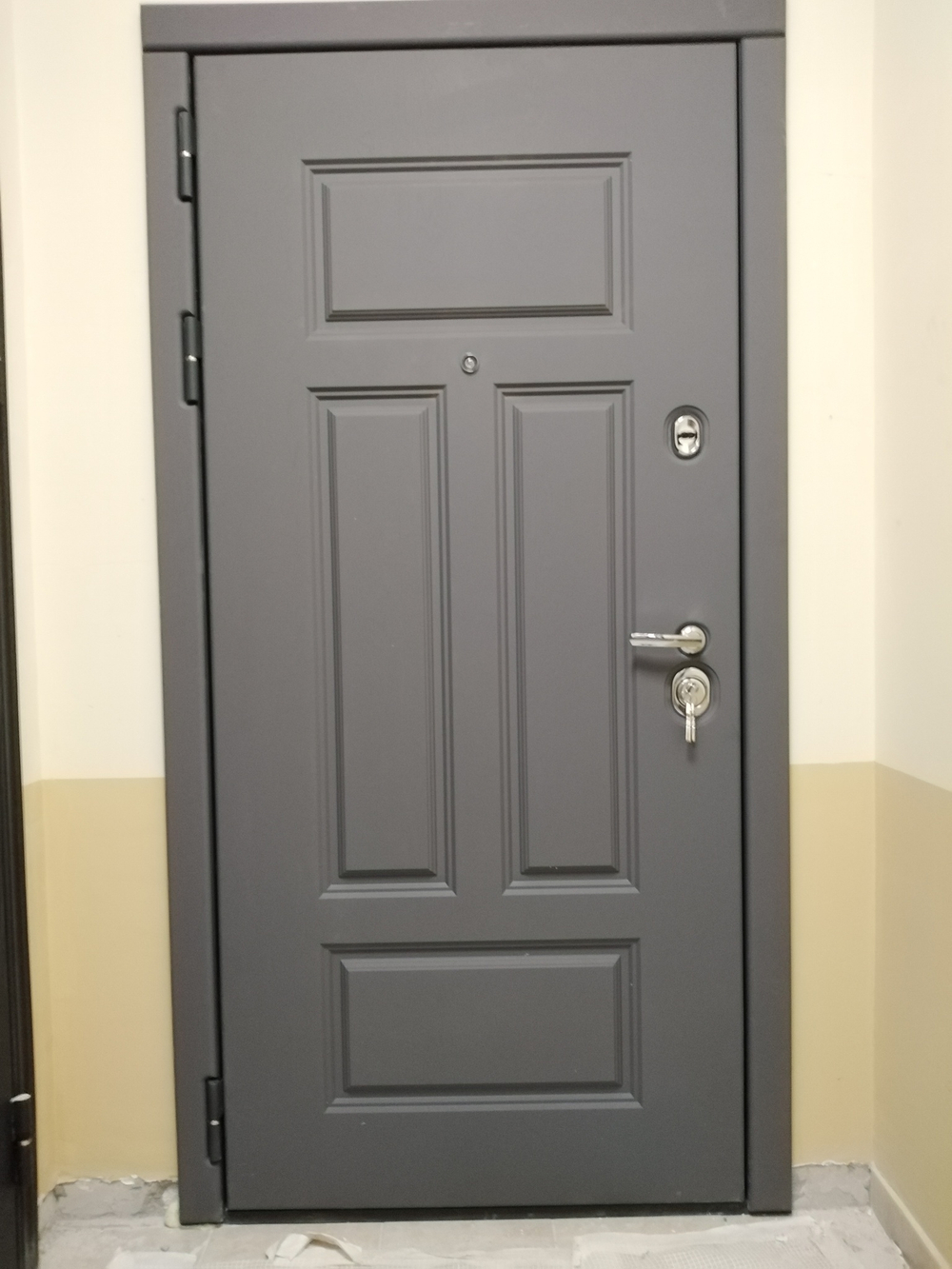 Входная дверь с шумоизоляцией STR МХ-29 Ясень графит / Д7 Софт белый (белый матовый, без текстуры)