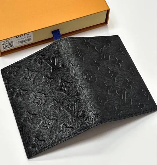 Обложка для паспорта Louis Vuitton Monogram