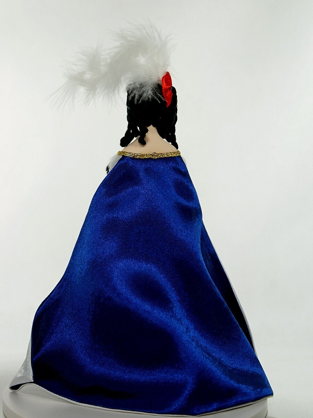 Фарфоровая кукла Дама в маскарадном платье. Сувенир ручной работы