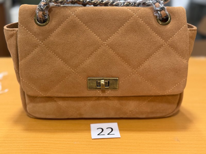 KELLY S пекан из замши - мелкие царапины на дне сумки 22