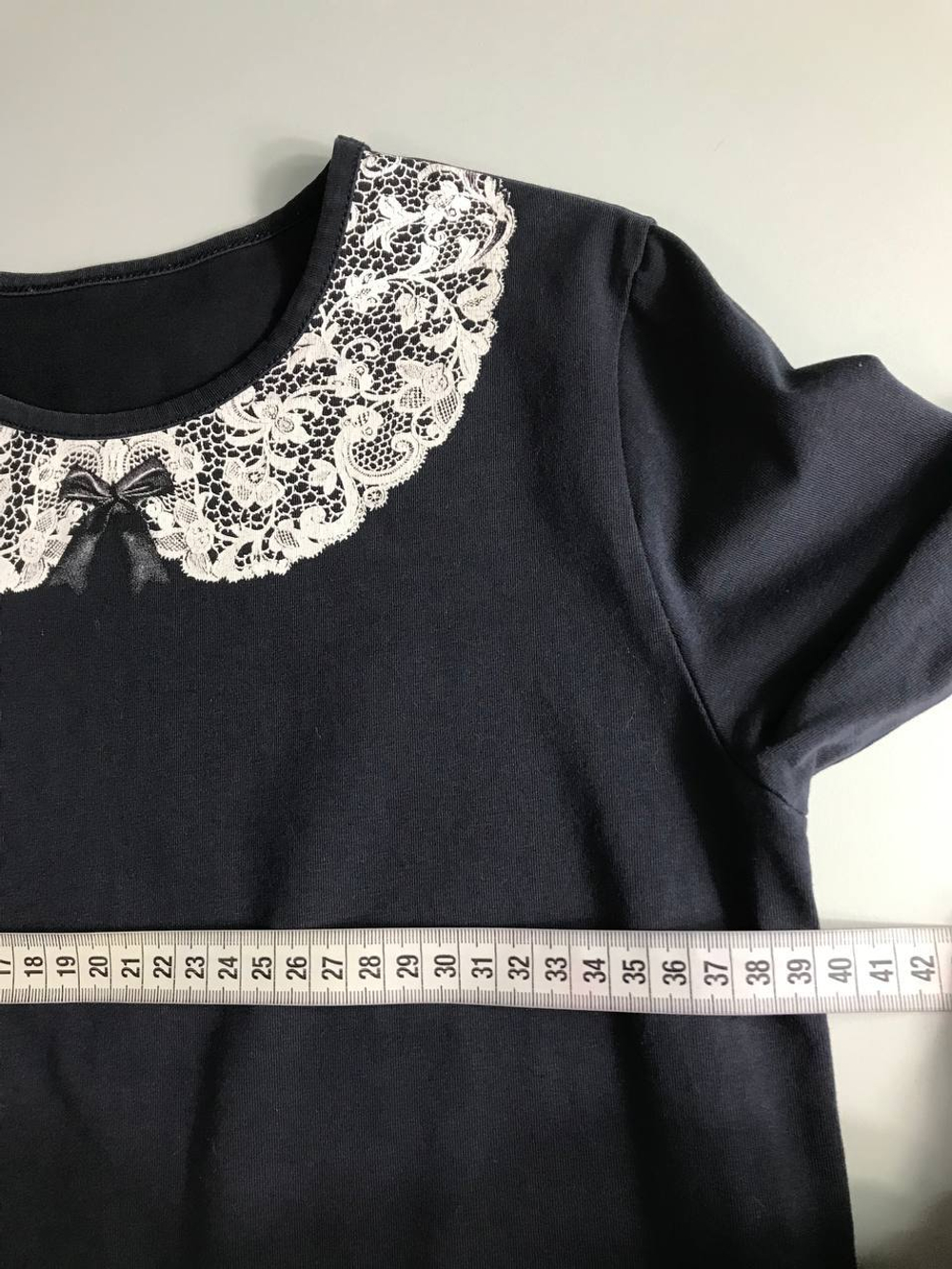 Блузка школьная, в деловом стиле, но с романтичной деталью на рост 152 см