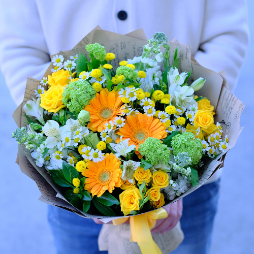 Купить Букет цветов «Шарлотта» с эустомой и альстромерией