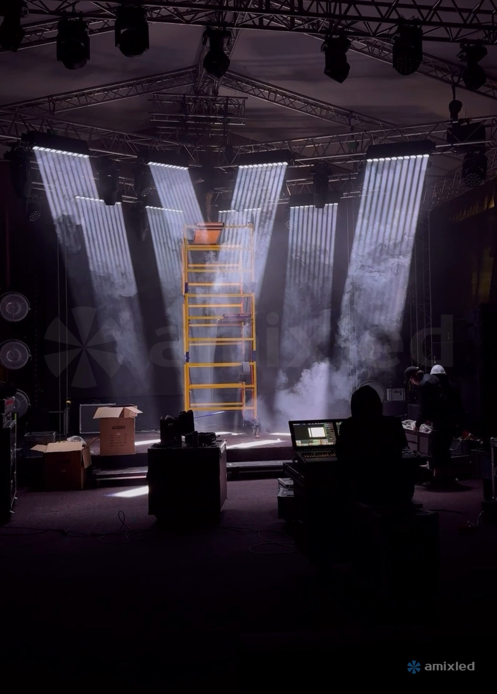 Световой прибор Amixled MOVE BAR 12x40