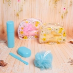 Набор банный дорожный 4шт «Traveler - Ромашки», микс 3 цв., (мочалка, футляр 2шт, расческа), 20*15,5*8,5