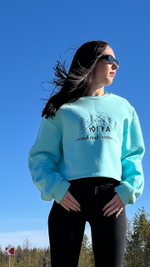 Свитшот укороченный с вышивкой "Суровый край"