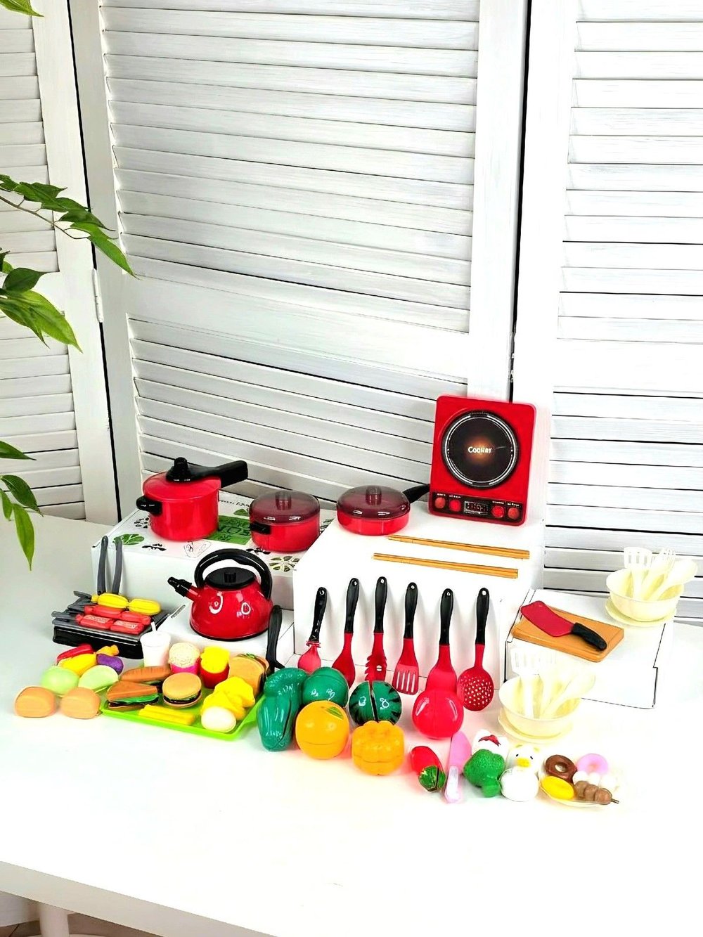 Игровой набор посуды и продуктов на липучке 82 элемента (201914939)