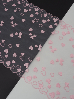 Вышивка на сетке шампань с нежно-розовыми сердечками неэластичная ширина 24 см