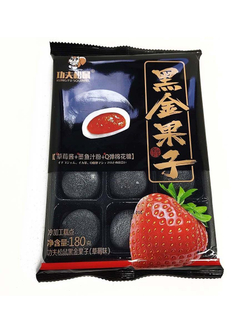 Пирожные моти Kung Fu Mochi черные с клубничной начинкой 180 г
