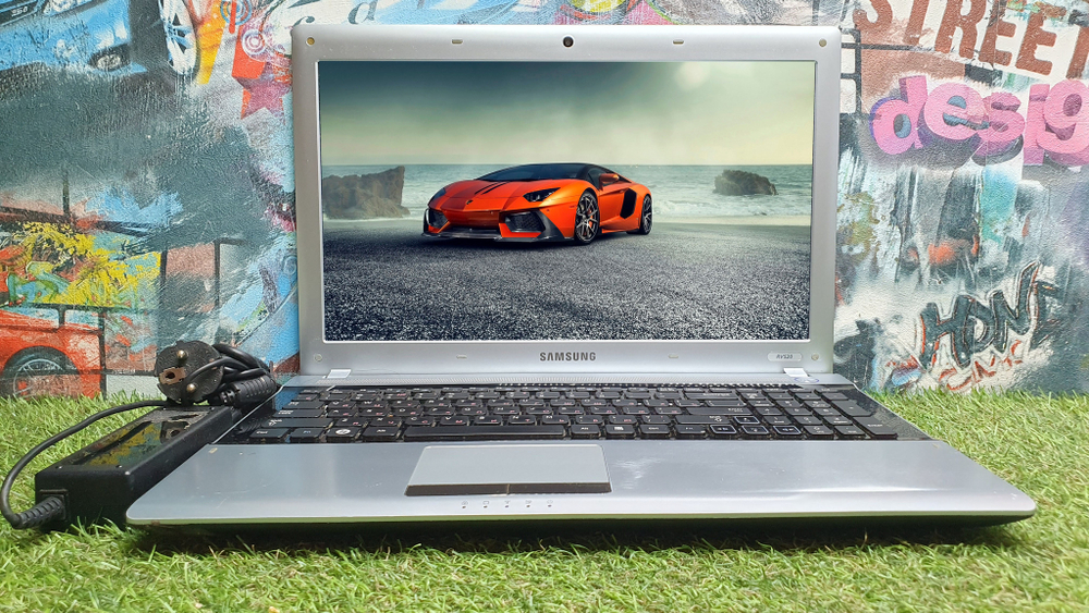 Ноутбук Samsung i5/4Gb/GT 520M 1Gb