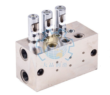 SGQ-13；23S - Питатель для двухлинейных систем смазки с рабочим давлением 100 бар, количество выходов 2, максимальная доза 5 мл/цикл, с регулятором и индикатором