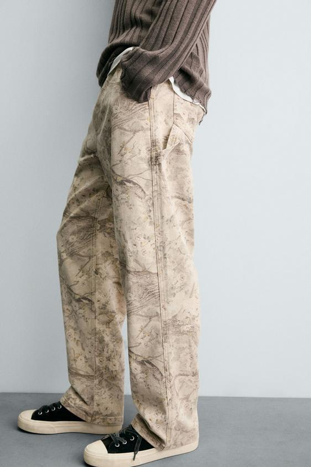 ZARA БРЮКИ КАРГО С АБСТРАКТНЫМ ПРИНТОМ, СВЕТЛО-БЕЖЕВЫЙ