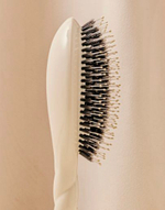 La Bonne Brosse Массажная расческа для волос N 03 Essential Sensitive Scalp Brush - Creamy White