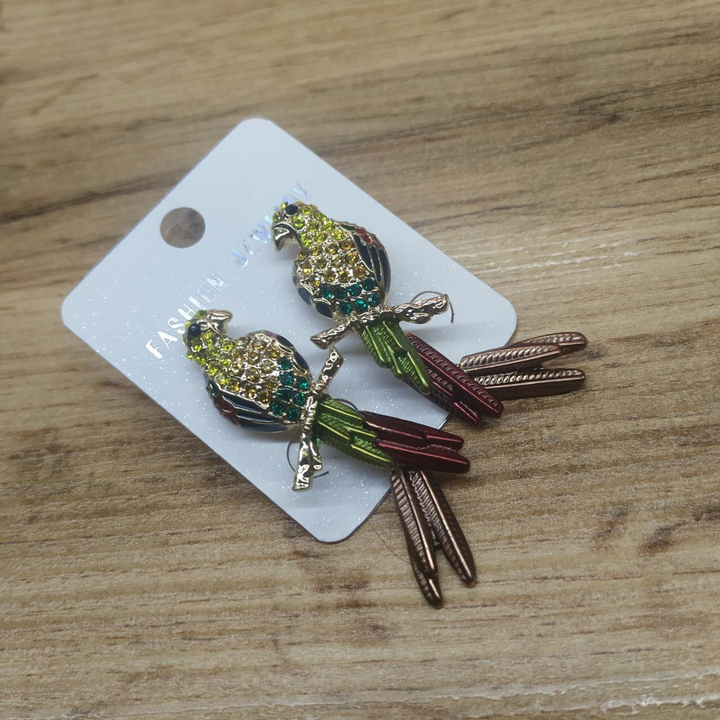 Серьги-гвоздики Попугай с подвижным хвостом эмаль стразы цвет желтый зеленый бордовый коричневый металл золотистый