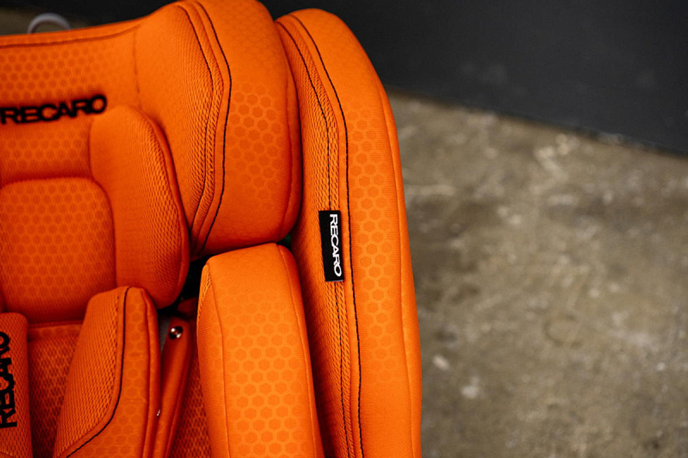 Автокресло Recaro Xenon 1 Vibrant Orange