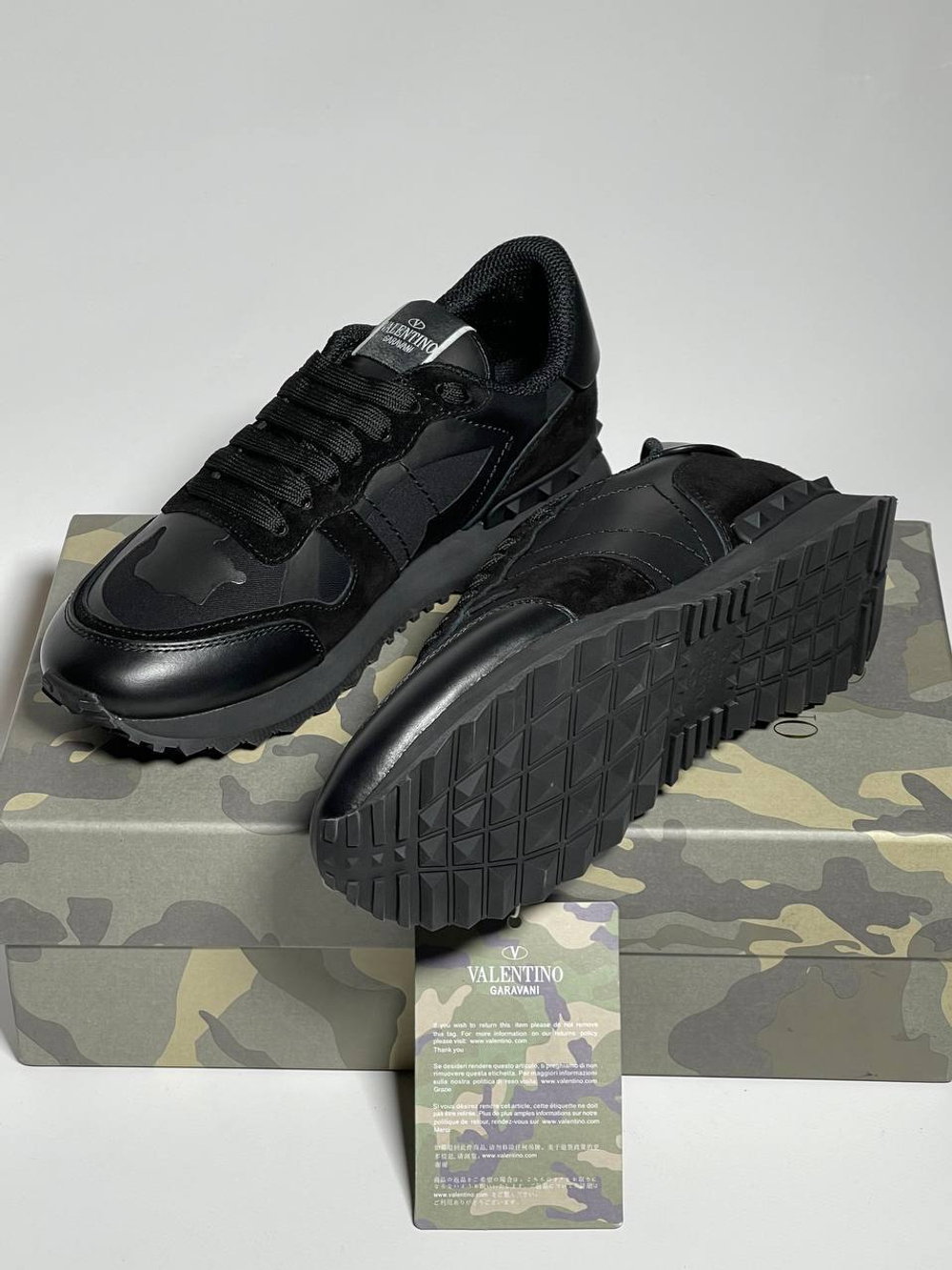 Кроссовки Valentino