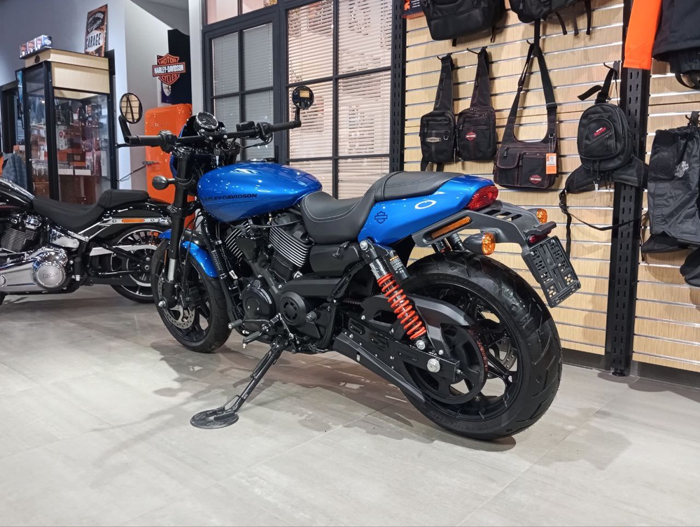 Harley-Davidson Street Rod 