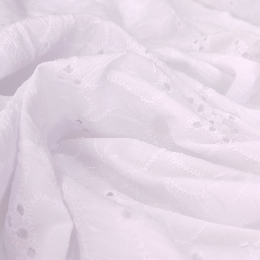 Батист шитьё "Крупные цветы"