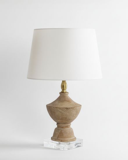 Деревянная настольная лампа “Беатрикс”