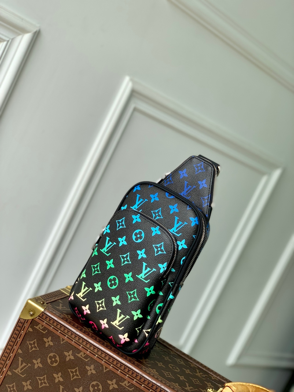 Louis Vuitton Avenue Slingbag PM