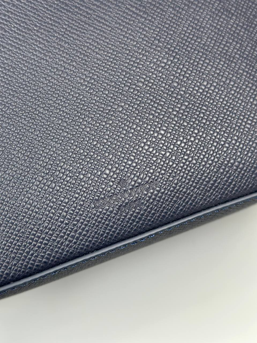 Сумка-мессенджер Louis Vuitton