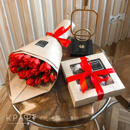 15 Тюльпанов+ коробочка на 16 клубник