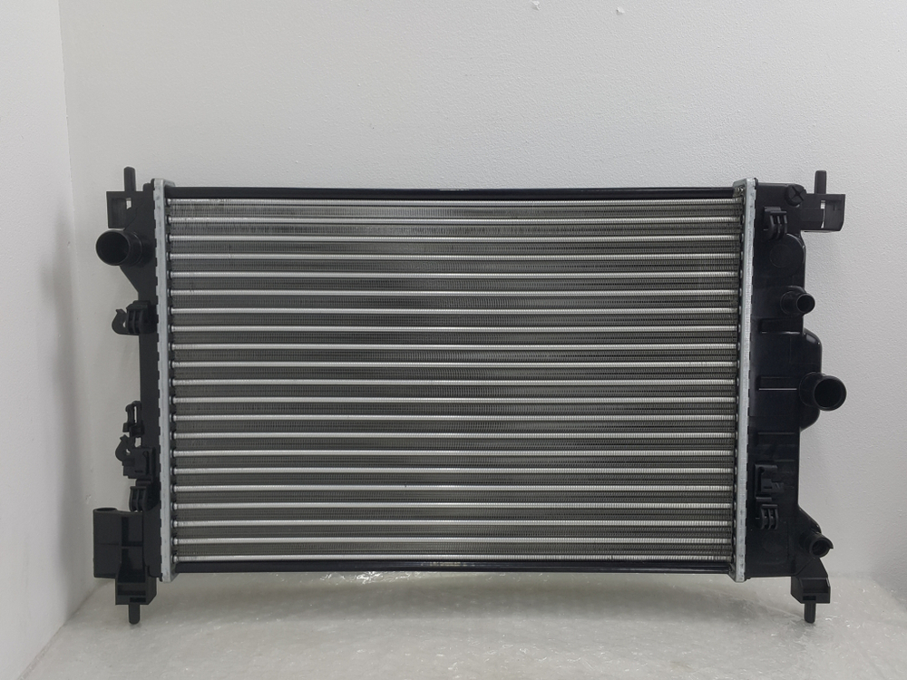Радиатор охлаждения Chevrolet Aveo 2 T300