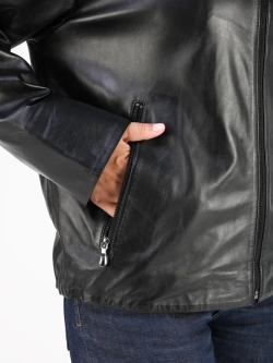 Кожаная куртка демисезонная с капюшоном короткая