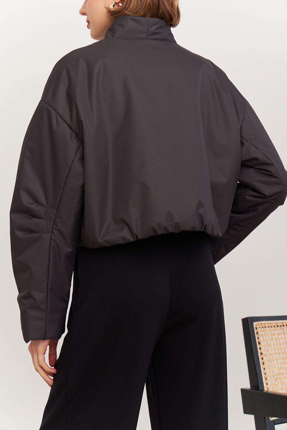 Куртка с объемными рукавами цвета графит