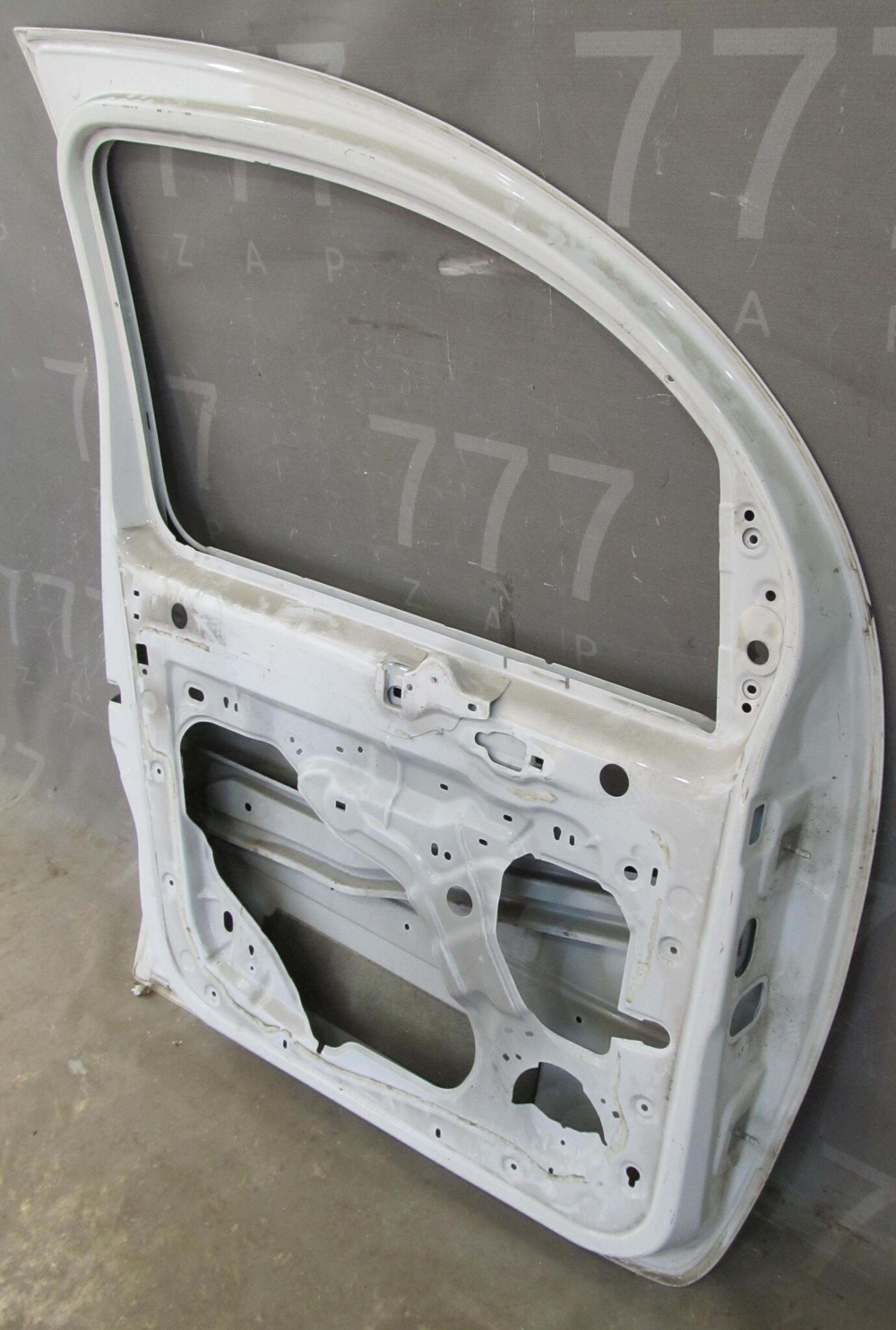 Дверь передняя левая Renault  Kangoo 2  Б/У Оригинал 801015880R