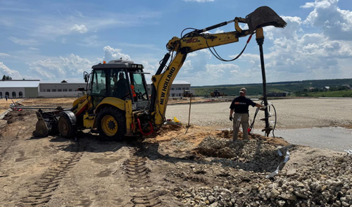 Установка опор наружного освещения и высокомачтовых опор