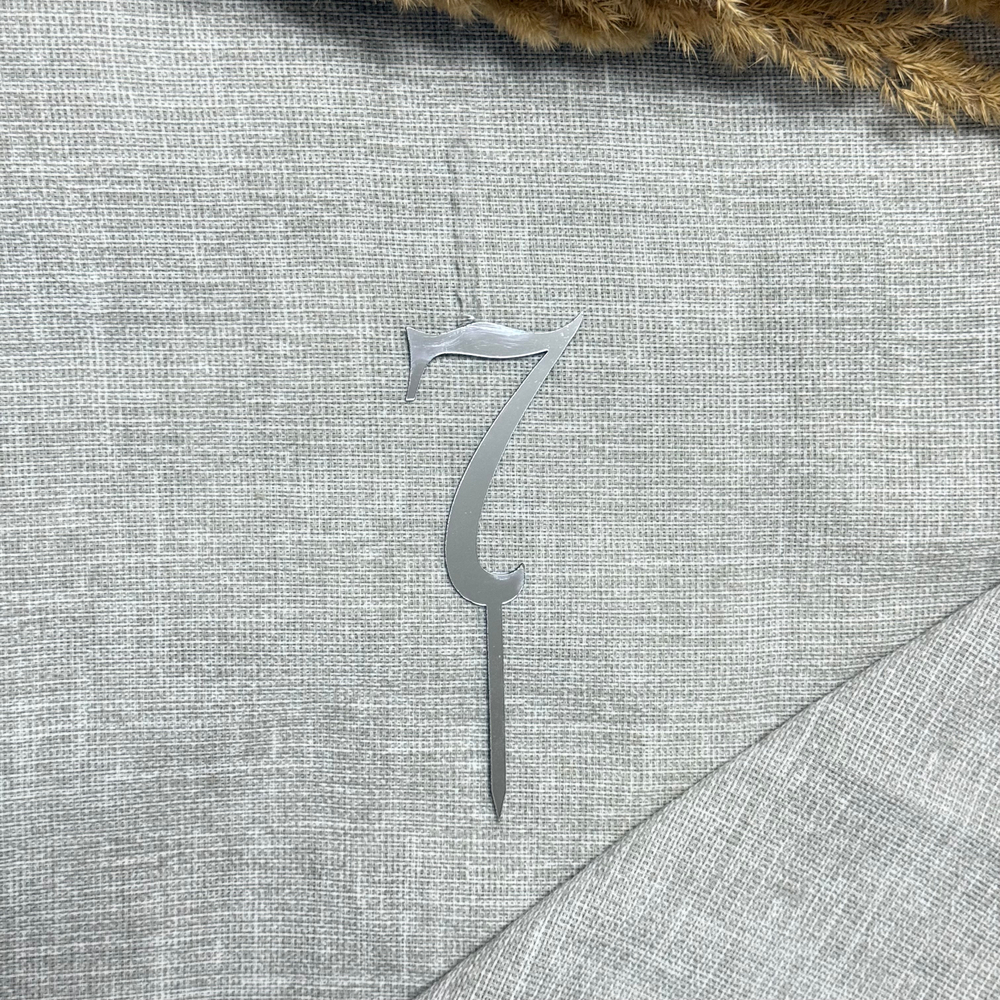 Свеча-топпер цифра «7» в серебряном цвете