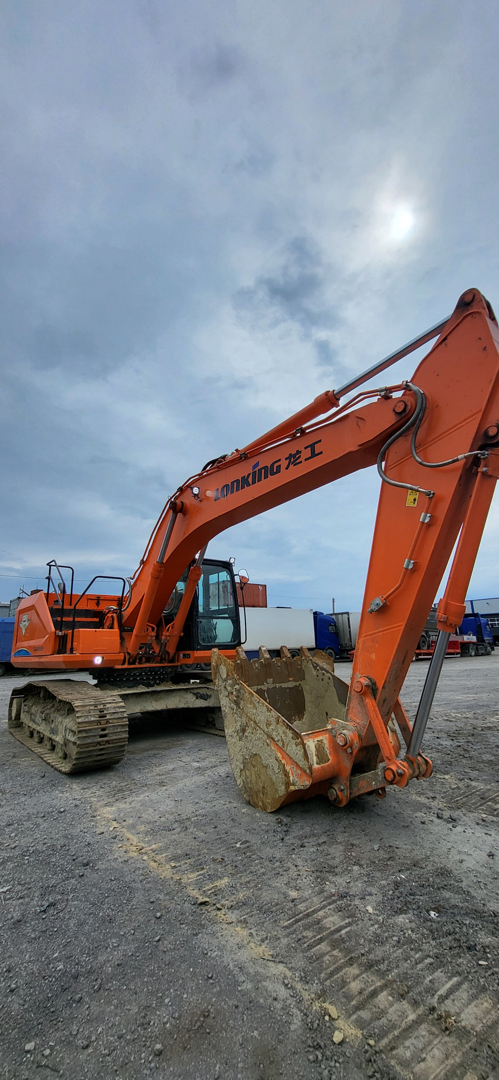 Lonking CDM6245 Экскаватор CDM6245F (Дизельный, 6,7 л, 197 л.с., АТ)