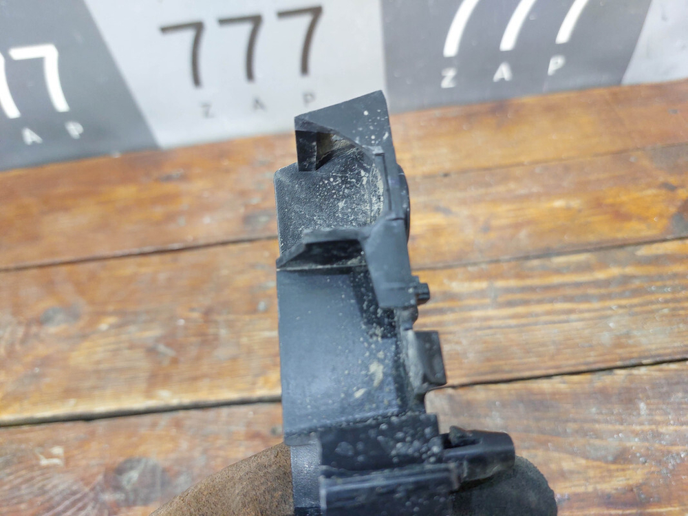 Кронштейн переднего бампера правый Omoda C5 22-нв Б/У Оригинал 602001561AA