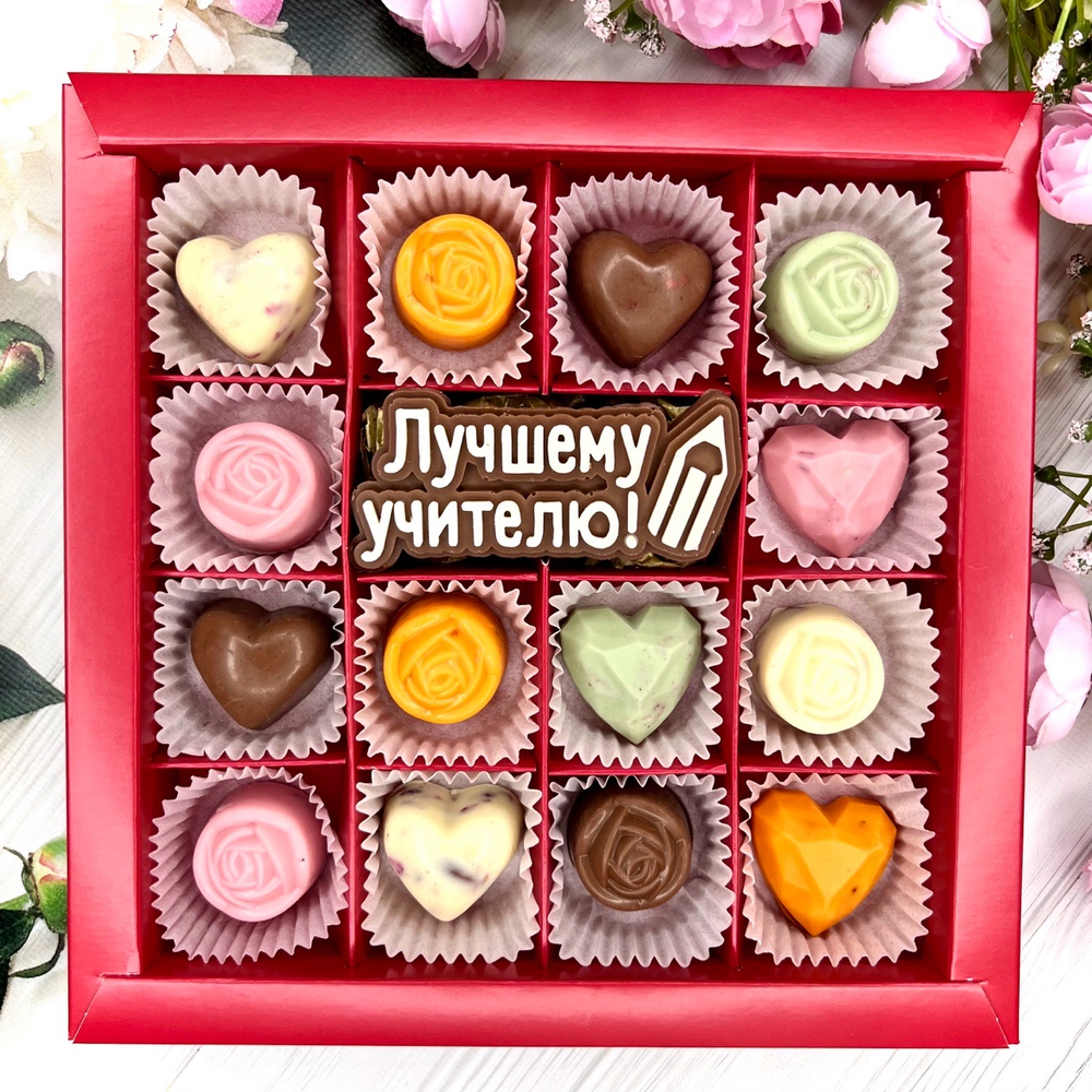 Шоколадный подарок "Лучшему учителю": шоколадка-надпись и 14 конфет ручной работы