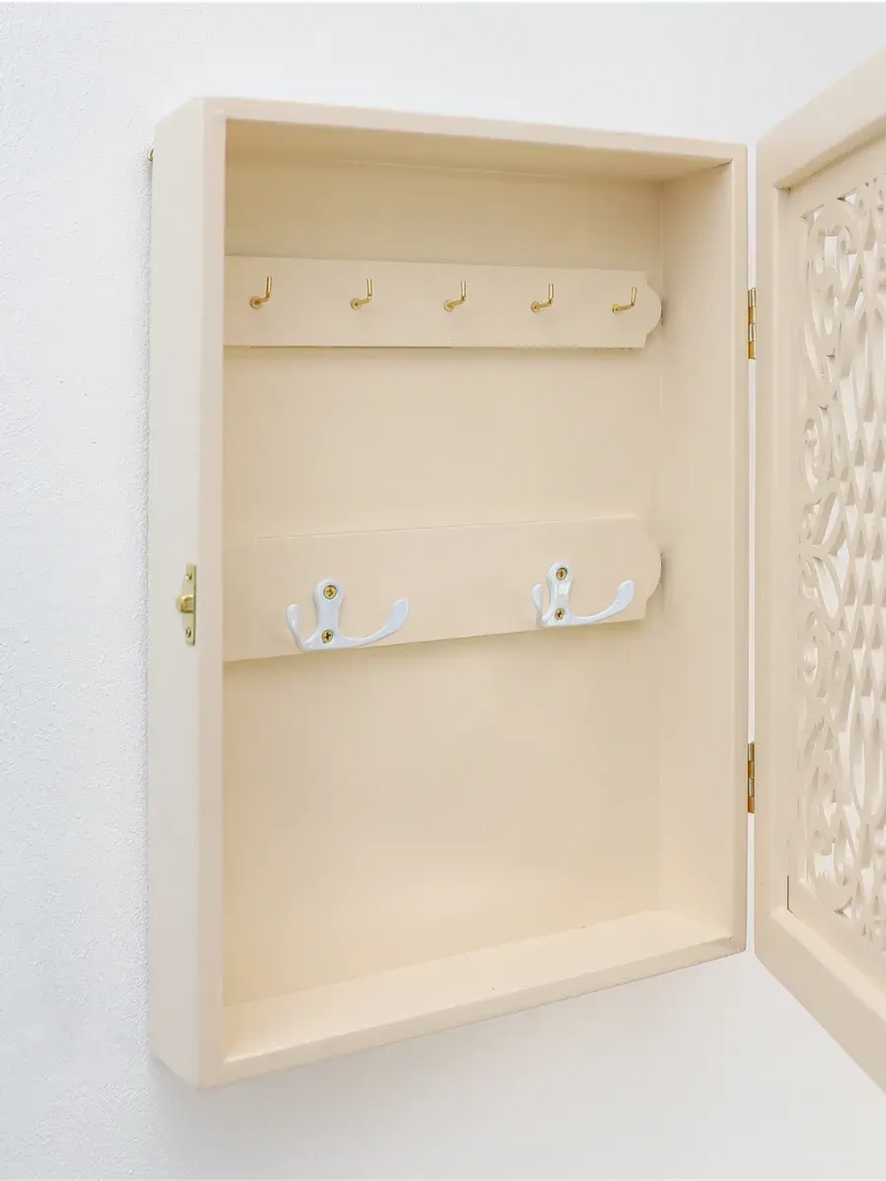 Ключница настенная в прихожую закрытая