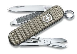 Мультитул Нож Victorinox 0.6221.4031G Classic Precious Aloxфотография - 1