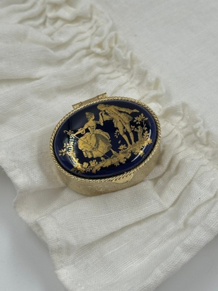 Таблетница с синей вставкой Галантная сцена