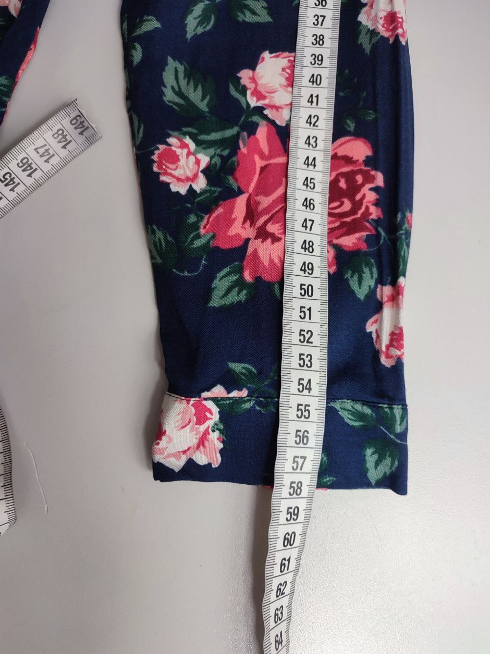 Блузка H&M из вискозы с цветами 46 размер