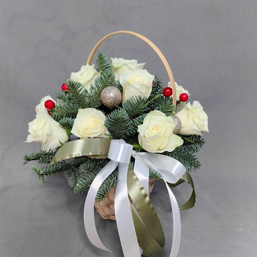 Корзинка с нобилисом и розами