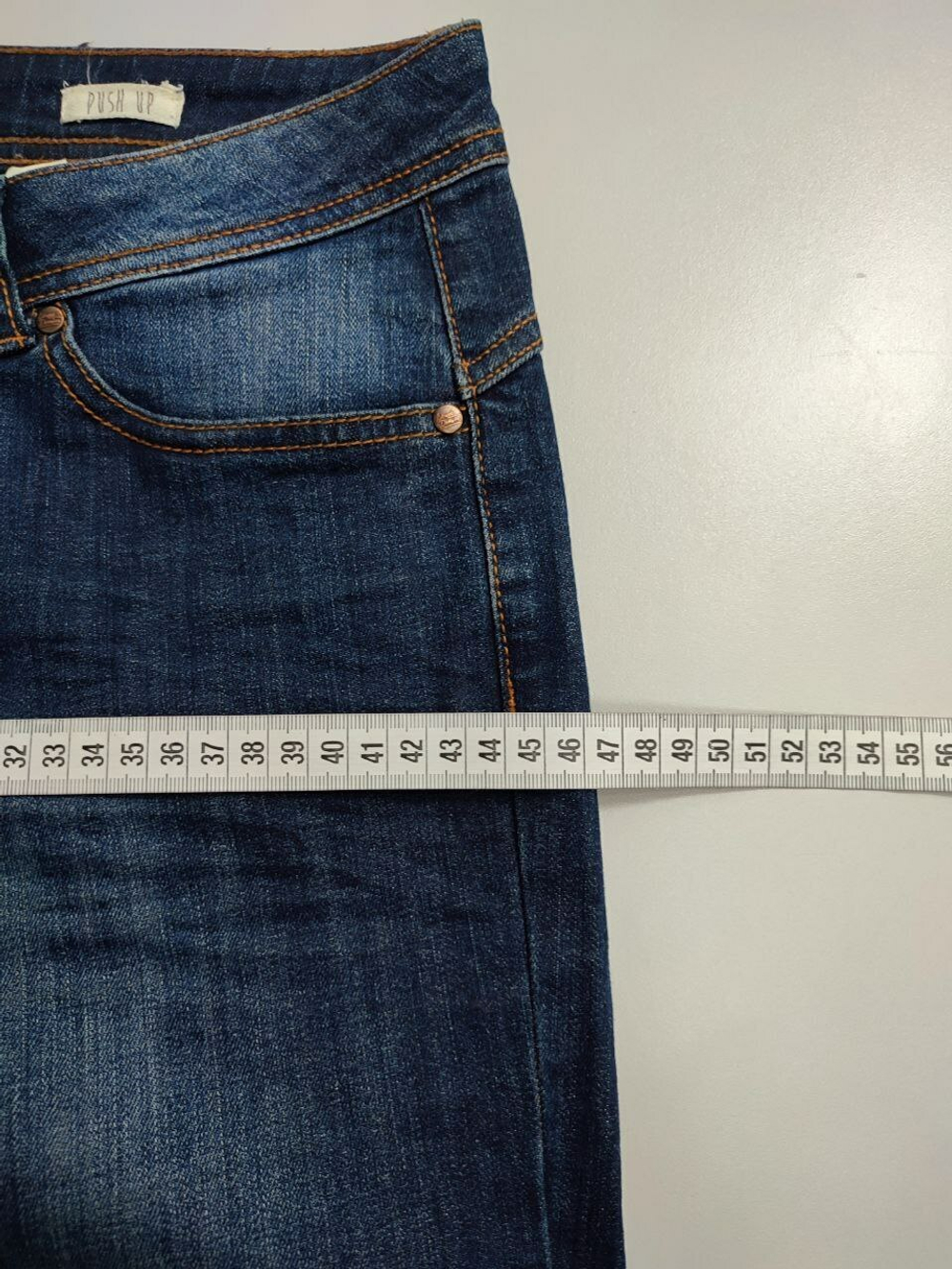 Джинсы Reserved с рваным эффектом 44 размер