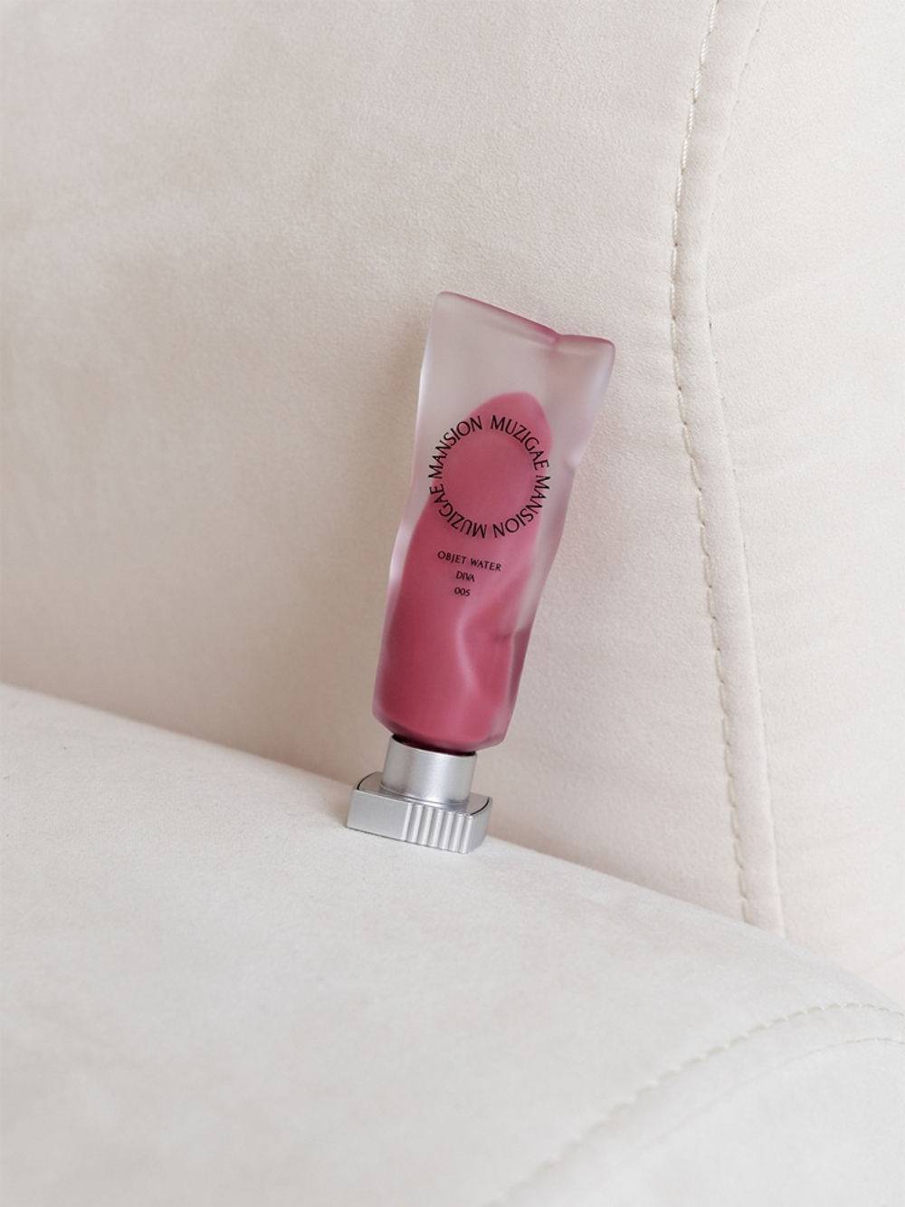 MUZIGAE MANSION Objet Water - Матовая жидкая помада, увлажняющая оттенок 005 Diva, 5 ml